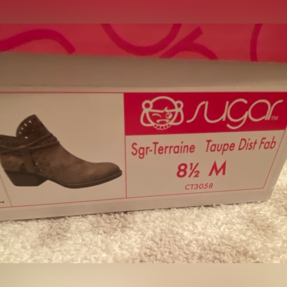 Sugar Terraine Distressed Taupe Ankle Booties Size 8.5M - Picture 8 of 8